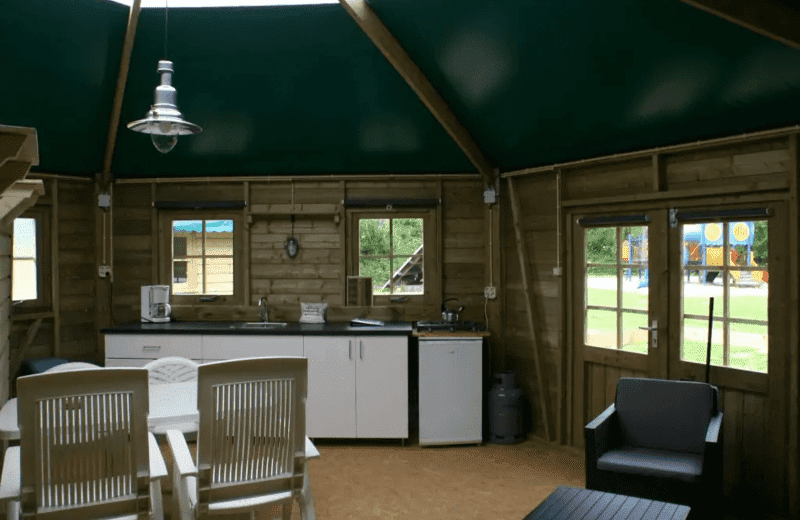 Safari hut binnenkant